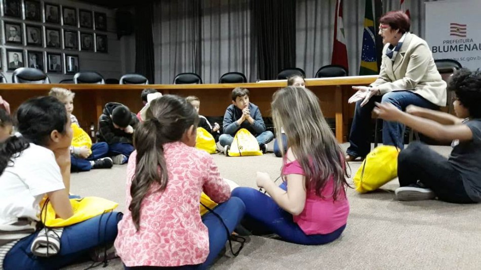 Biblioteca municipal participa do programa "Cidadania em Rede"
