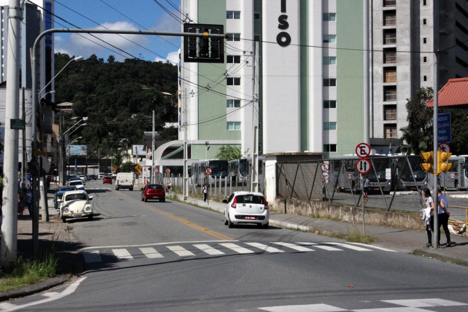 Famílias das Ruas Frederico Bush Júnior e Araranguá ganham nova tubulação