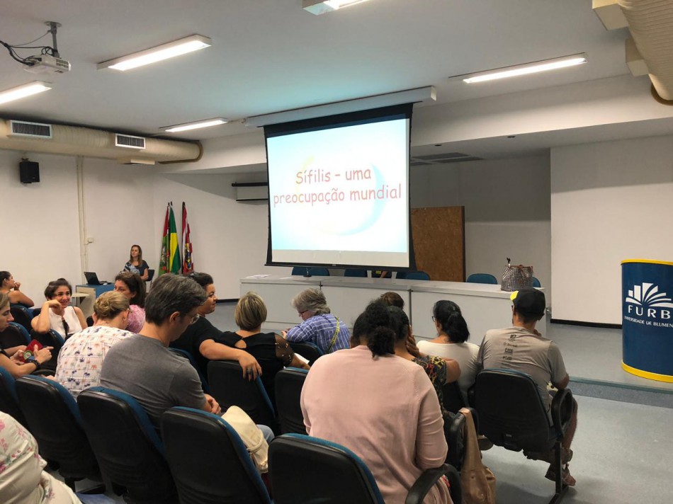 Profissionais de saúde da atenção básica têm tarde de capacitação
