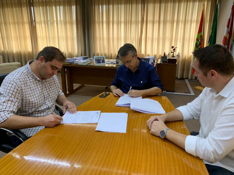 Contratos para serviços de manutenção são assinados