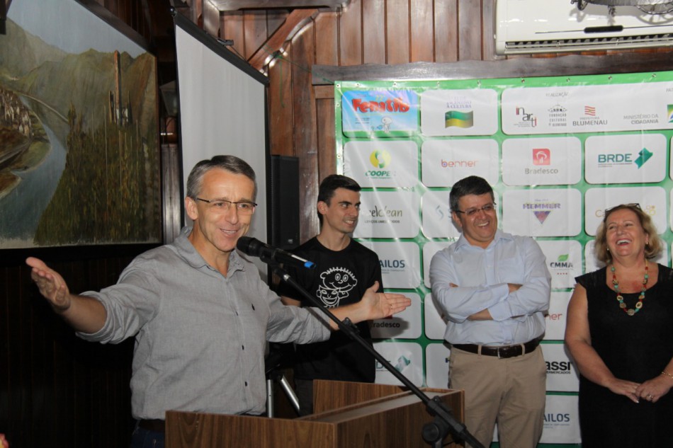 Fenatib homenageia apoiadores do festival