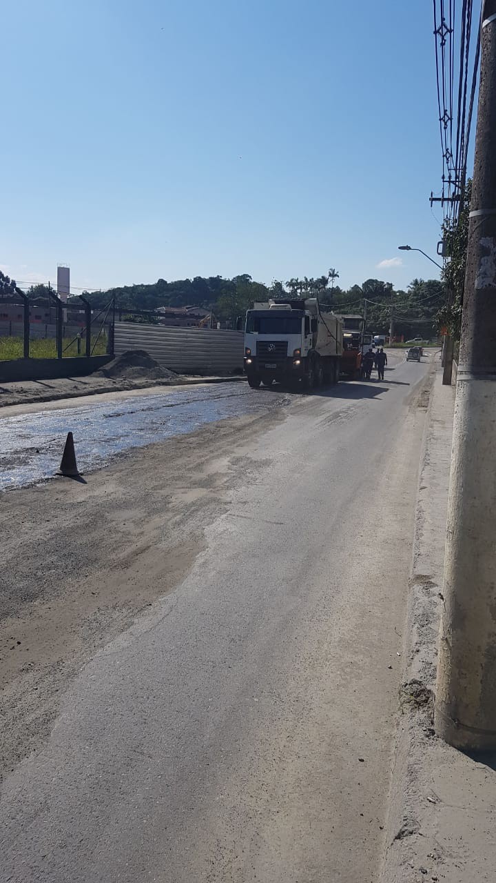 Rua Johann Ohf recebe camada asfáltica nesta sexta, dia 3