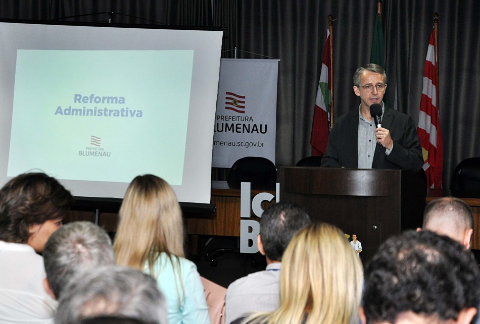 Prefeitura apresenta Reforma Administrativa com redução de cargos e economia milionária