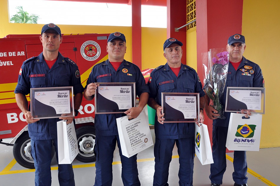 Bombeiros que trabalharam em Brumadinho (MG) vão receber homenagens