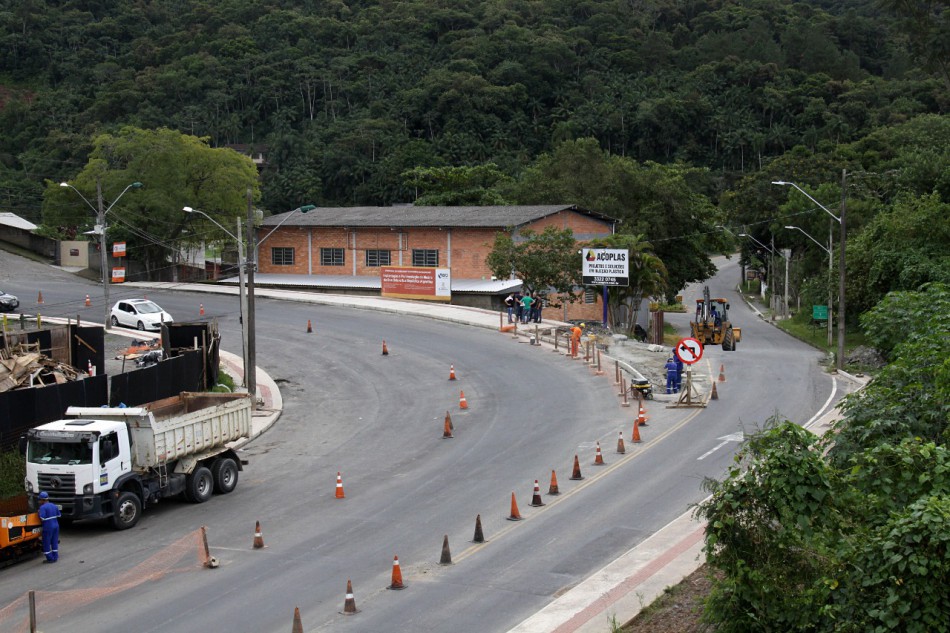Obra altera trânsito na República Argentina