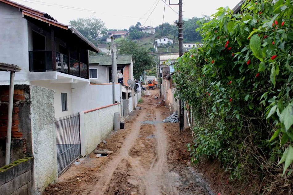 Quase pronta a drenagem da Rua Maurino Valentim Jacinto 