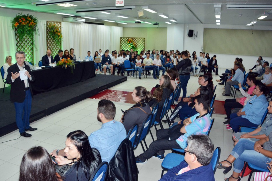 Projeto "Tô Conectado" forma 60 jovens do município