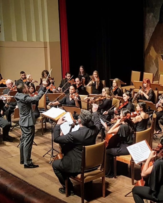 Público lota Teatro Carlos Gomes em show de música erudita