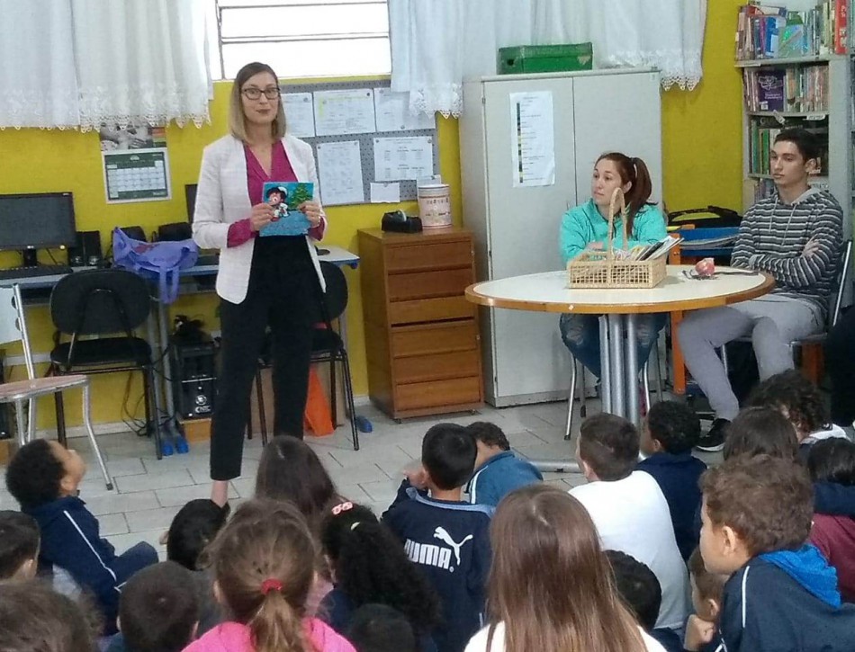 Escolas recebem escritora radicada na Noruega