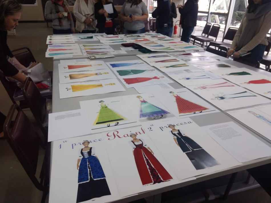 Concurso dos trajes da Realeza da Oktoberfest abre votação popular
