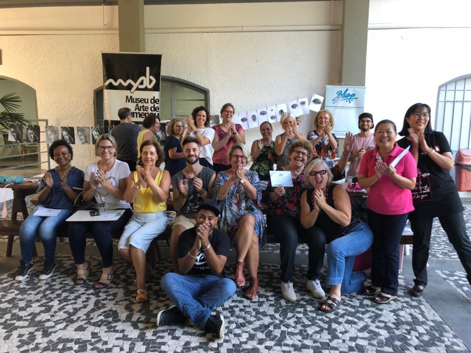 Workshop ensina a desenhar com lápis de carvão