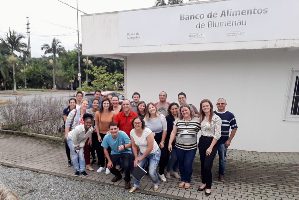 Estudantes de Gastronomia visitam o Banco de Alimentos
