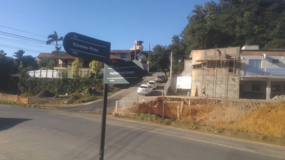 Rua Elesbão Pinto é interditada parcialmente