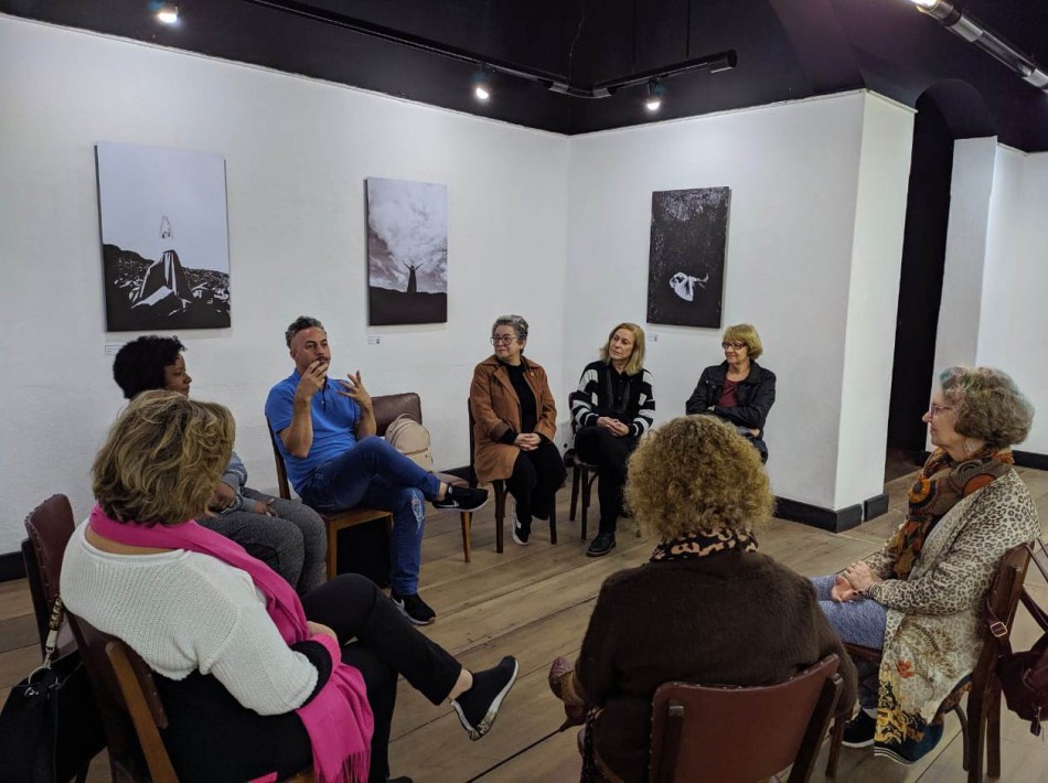 Roda de conversa destaca a arte com o olhar da mulher