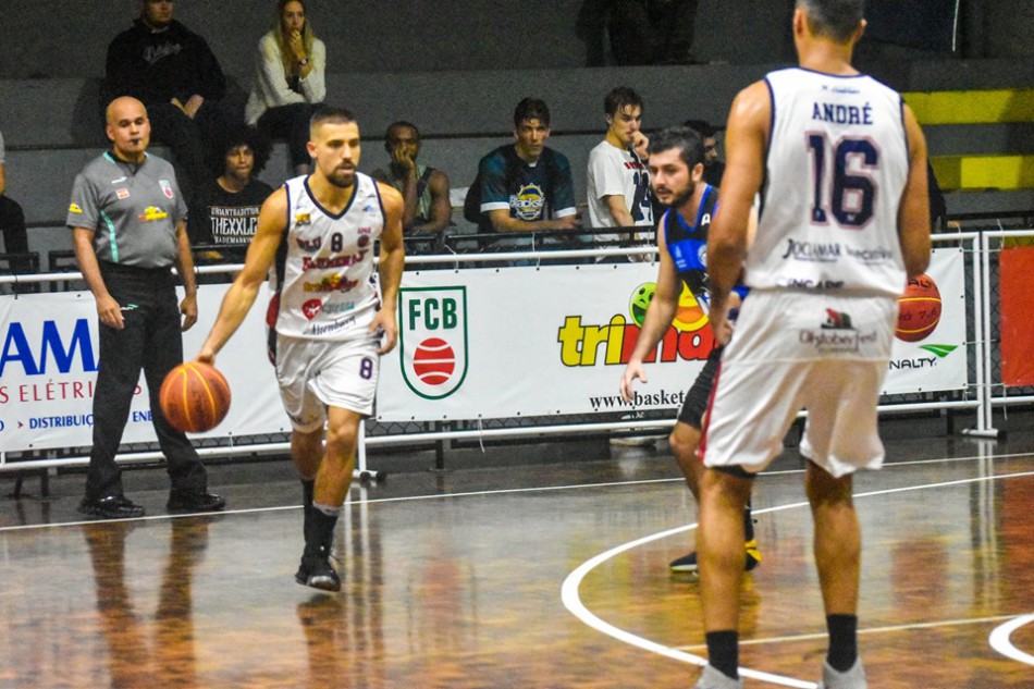 Basquete Blumenau busca título da Copa Santa Catarina
