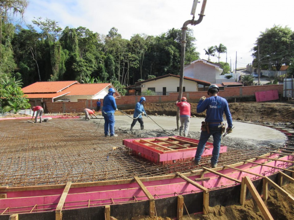 Prefeitura inicia concretagem da base do novo Reservatório Caçadores