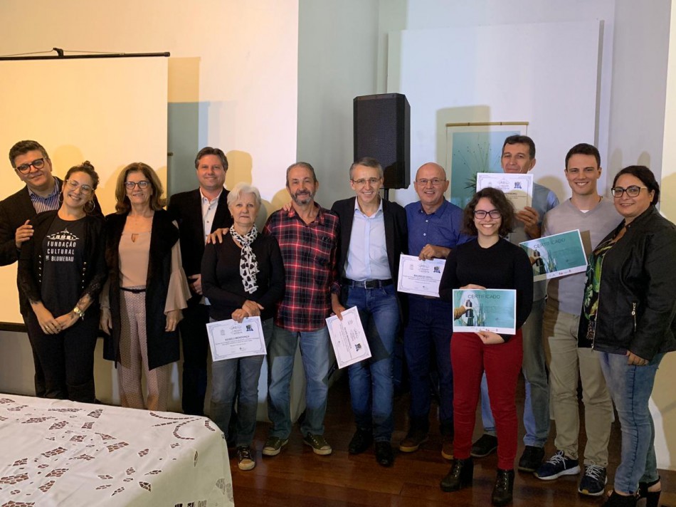 Oficina de Arte Urbana entrega certificados