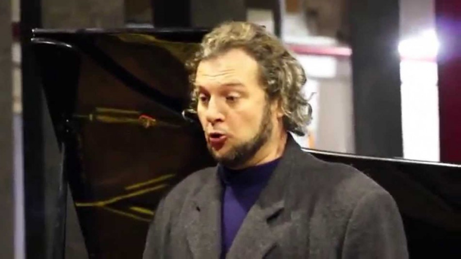 Douglas Hahn oferece aula de técnica vocal em Blumenau