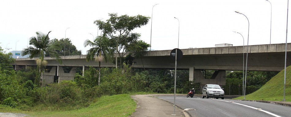 Ponte do Tamarindo fica parcialmente interditada para limpeza