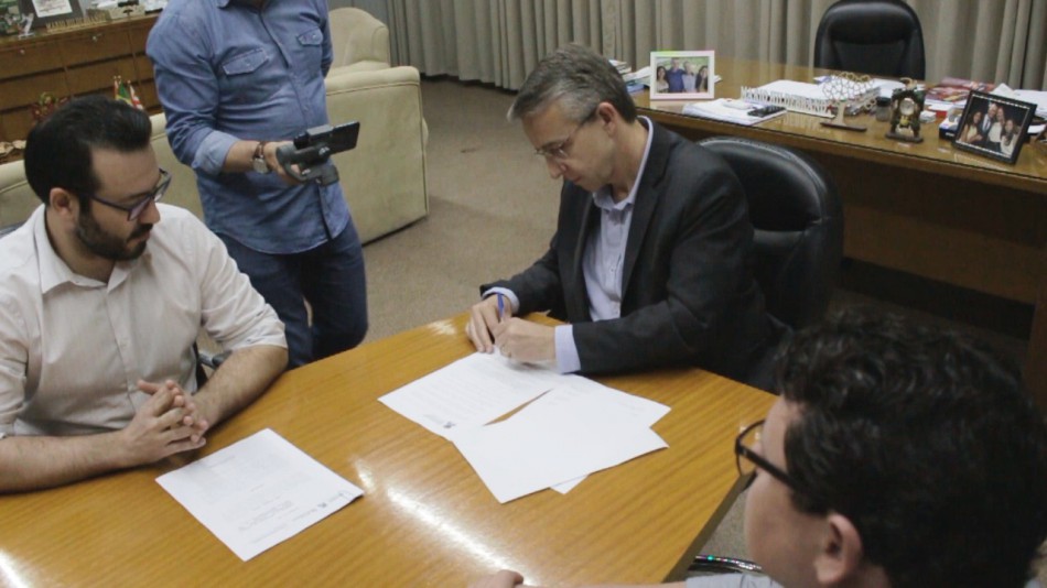 Prefeito assina decreto que exige qualificação técnica para nomeação de comissionados