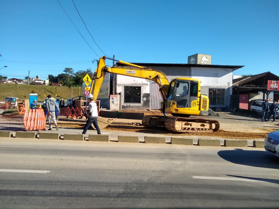 Obras de expansão de rede prosseguem na Rua Francisco Vahldieck