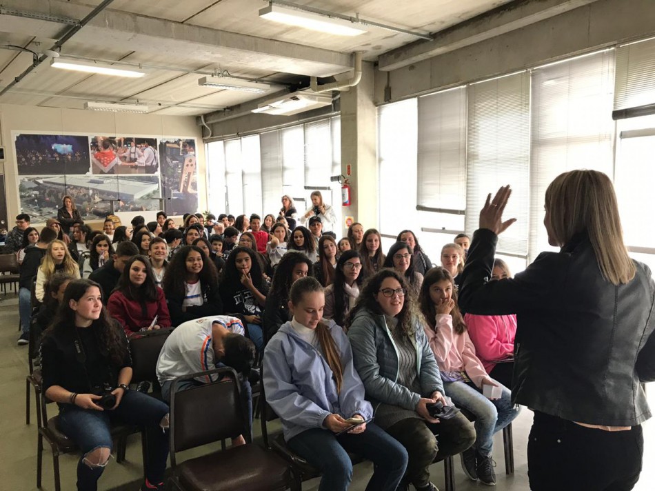 Alunos de Florianópolis conhecem as estruturas do Parque Vila Germânica