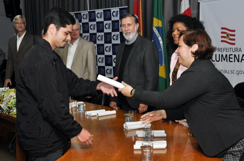 Programa de Iniciação ao Trabalho forma 47 adolescentes