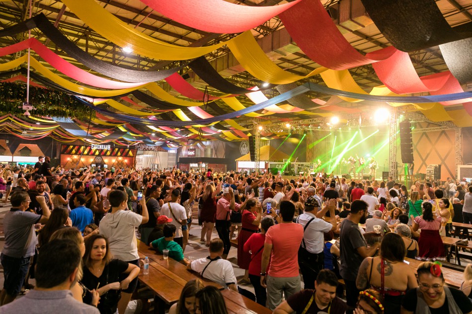 Confira a programação deste sábado de Sommerfest Blumenau