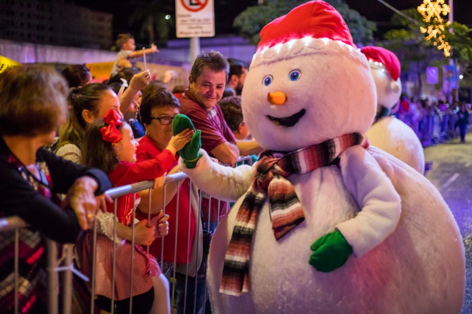 Show de dupla sertaneja e Magia de Natal agitam fim de semana em Blumenau