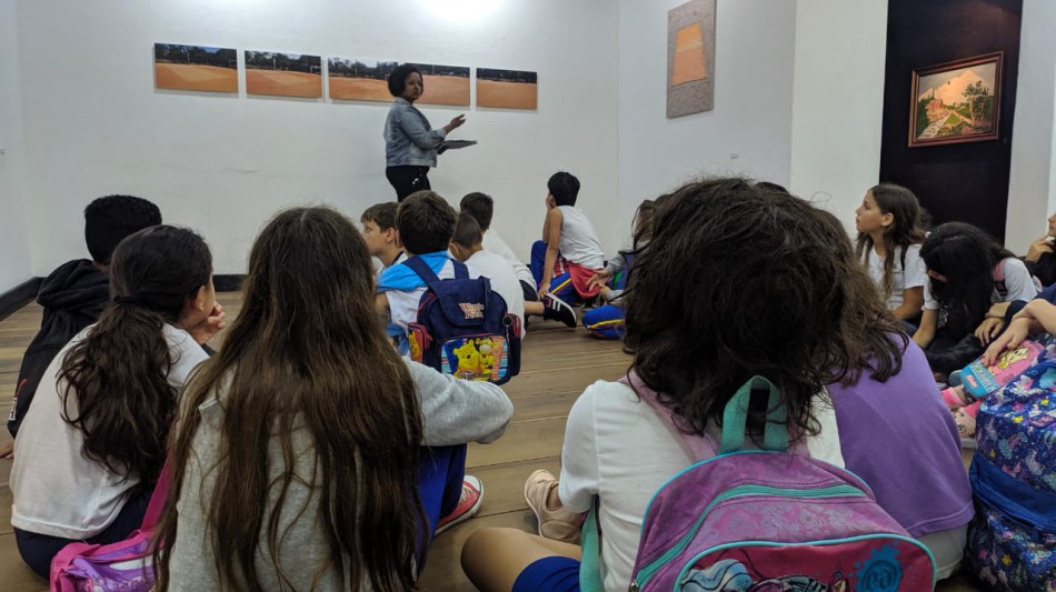 Escolas participam de visitas mediadas no MAB