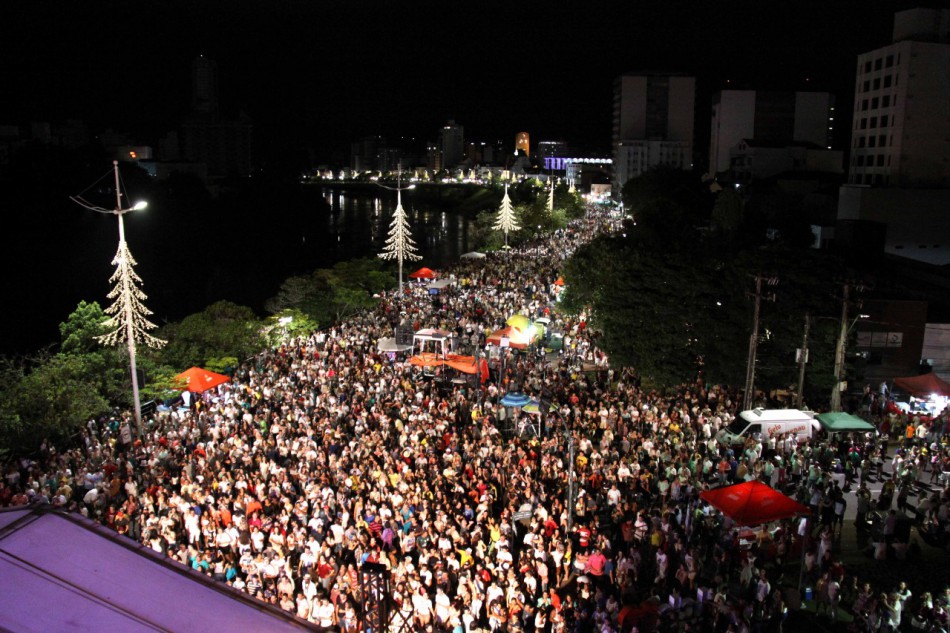 Programação de Réveillon começa cedo em Blumenau nesta terça-feira