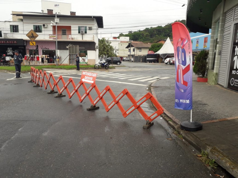 Trânsito permanece modificado em trecho da Francisco Vahldieck 