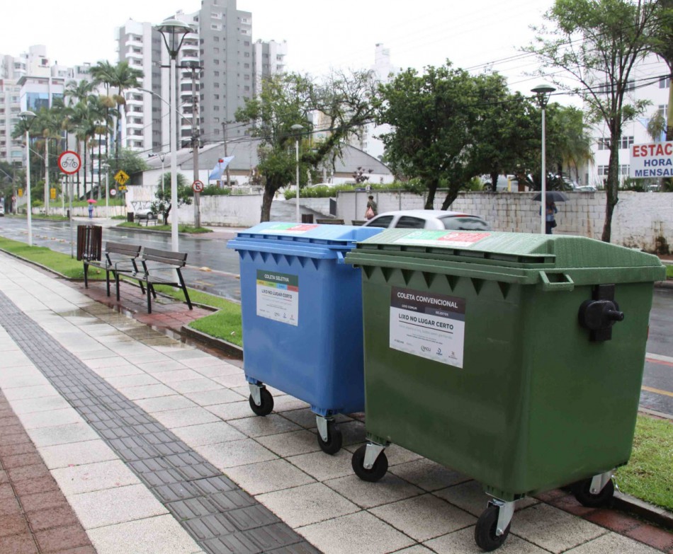 Coleta de resíduos comum, reciclável e especial permanece normal 