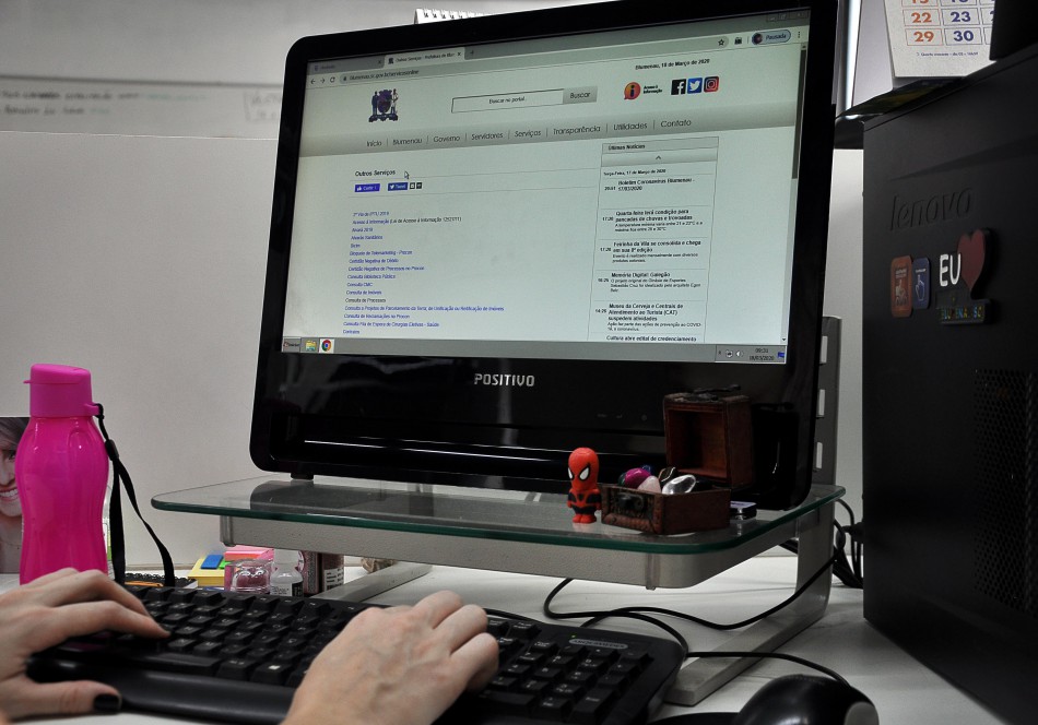 Cidadãos podem acessar serviços da Prefeitura via internet