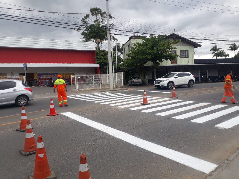 Pacote de serviço de sinalização horizontal e vertical contemplará bairros de Blumenau 