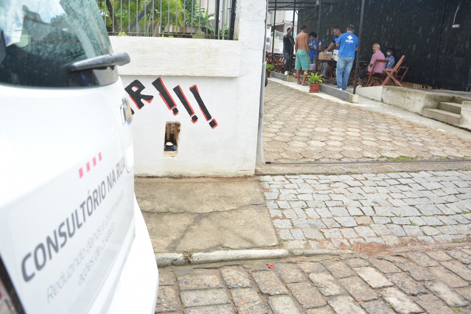 Pessoas em situação de rua recebem atendimentos da Semudes 