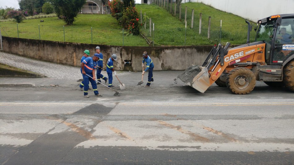 Rua dos Caçadores recebe pavimentação