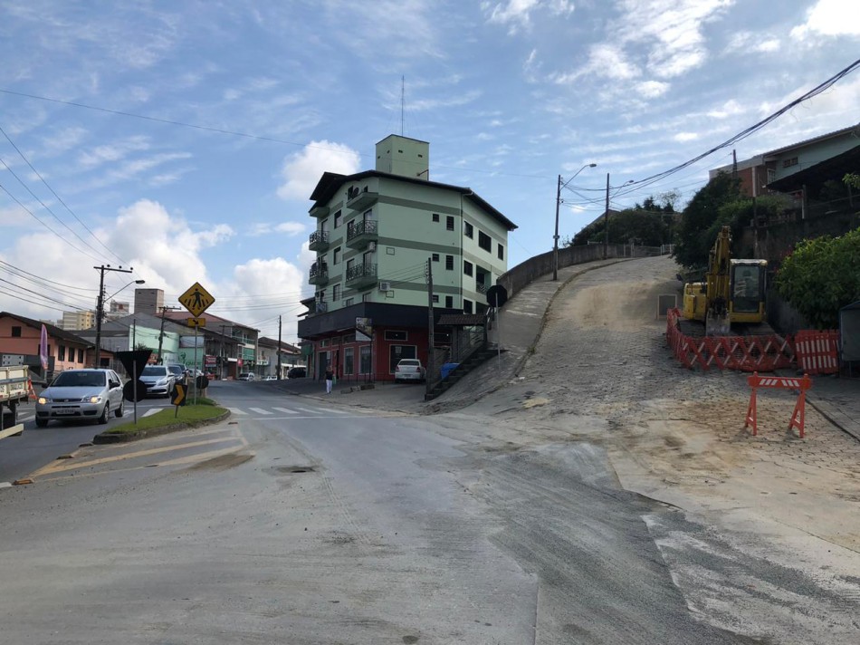 Trânsito na Rua Agrolândia será interrompido para colocação de tubulação