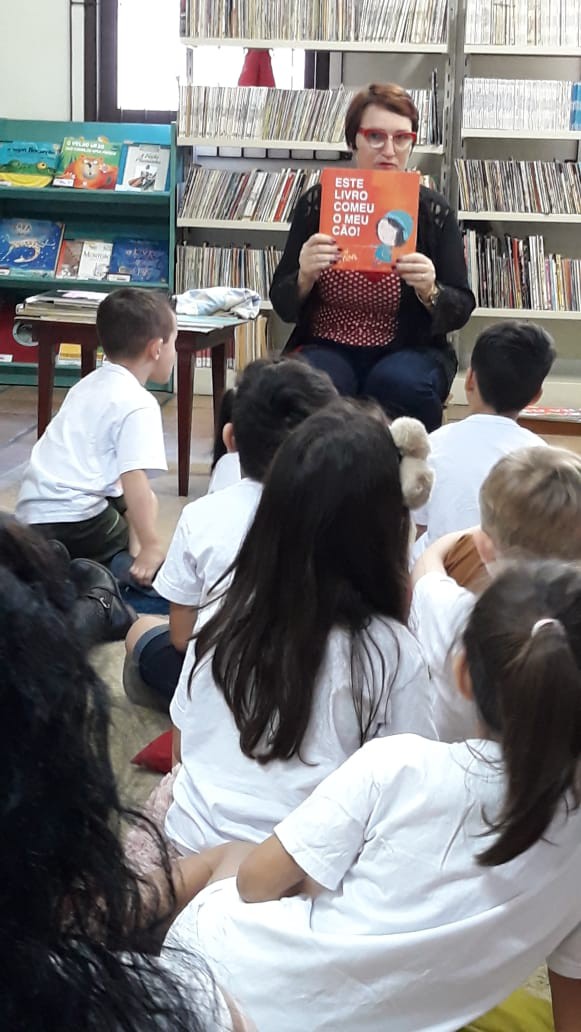 Biblioteca Municipal recebe alunos para a "Hora da Leitura"