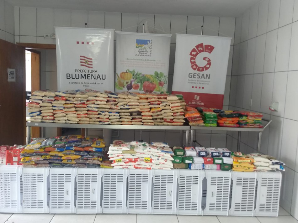 Banco de Alimentos recebe doações da Corrida dos 55 anos da Furb