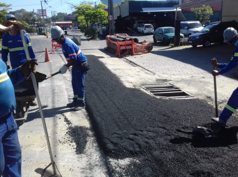 Rua 25 de julho recebe pavimentação junto à nova tubulação de água