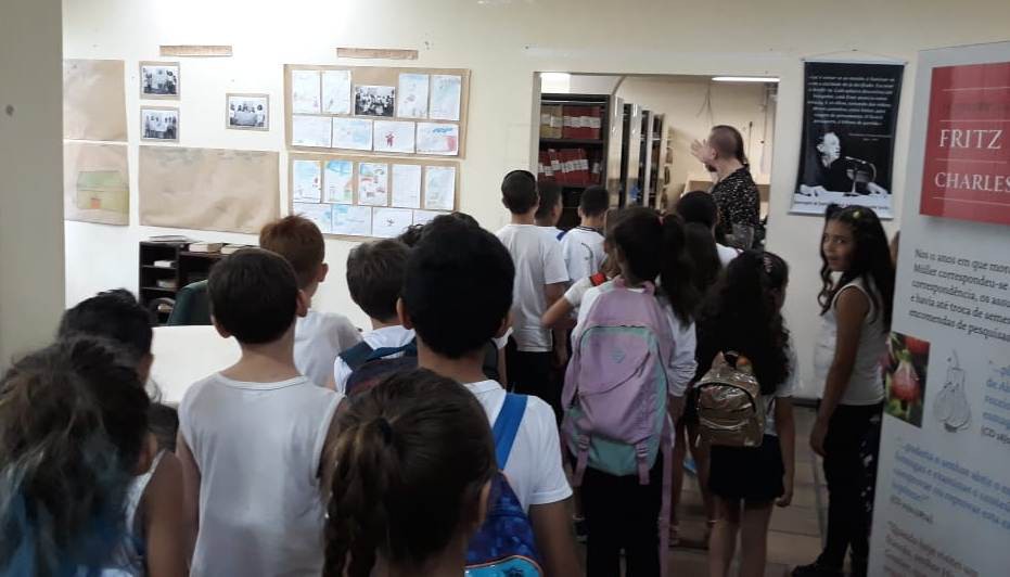 "Hora da Leitura" atende alunos do bairro Nova Esperança