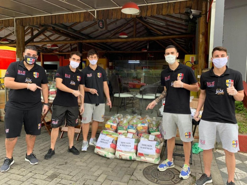 Blumenau Futsal arrecada mais de uma tonelada de alimentos em ação social