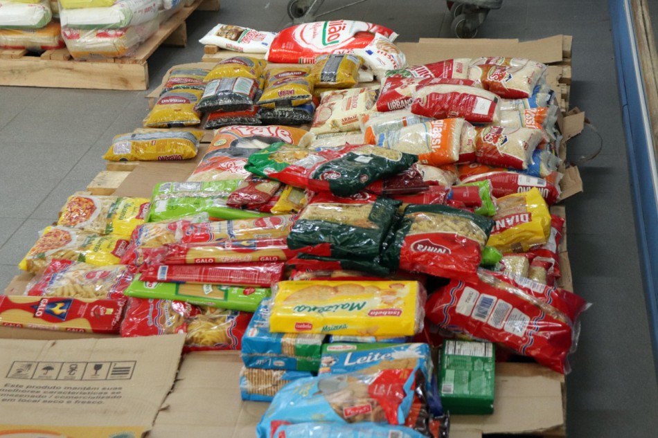 Mais de 46 toneladas de alimentos já foram entregues a Defesa Civil