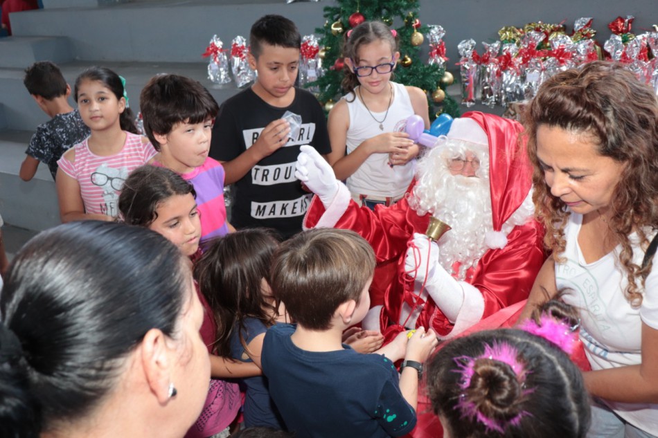 Usuários do Cras Velha participam de festa de Natal