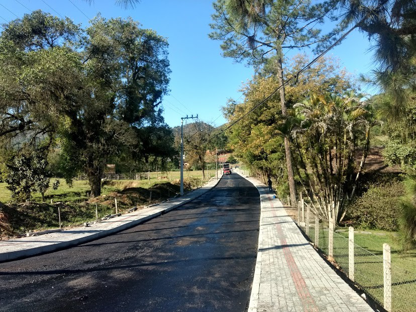 Prefeitura finaliza pavimentação da Rua Martin Jensen e deve entregar a obra ainda em junho