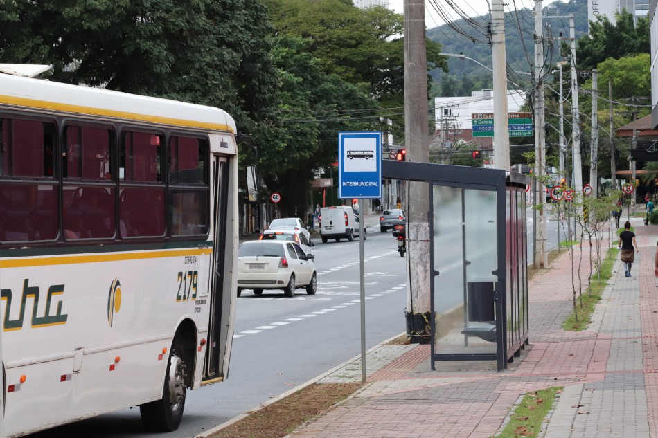 Ponto de ônibus intermunicipal na Rua Sete de Setembro é reativado