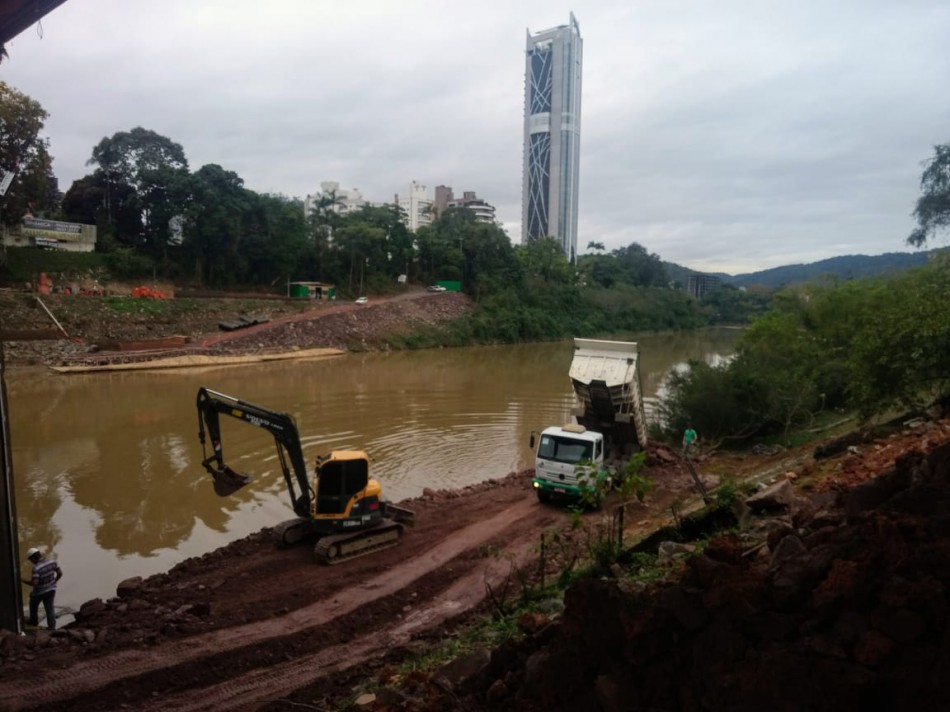Obra de duplicação da Ponte Adolfo Konder ocorre em dois locais simultâneos 
