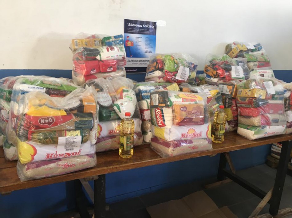 Prefeitura recebe doação de alimentos de cooperativa
