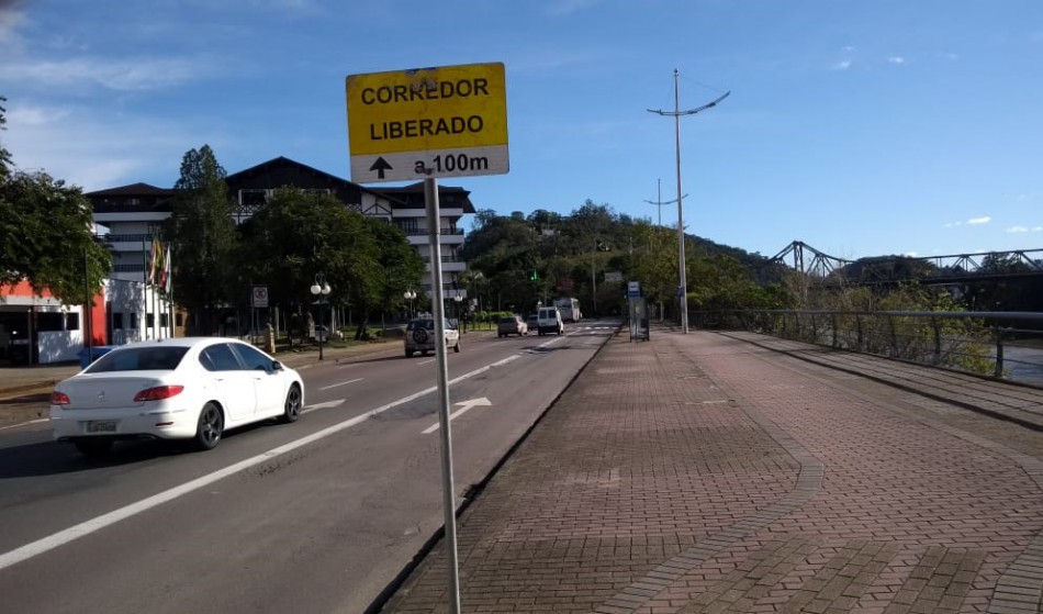 Corredor de ônibus da Avenida Martin Luther é liberado para todos os veículos